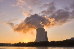 Augmentation du Prix l'Électricité serait Inévitable, Si la France Perdait son Approvisionnement en Uranium ! Selon ChatGPT