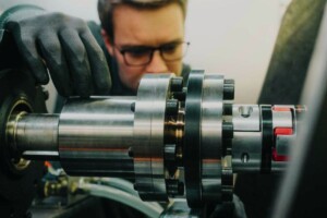 BMW crée un choc mondial avec ce nouveau moteur compact à double rotor qui annonce une révolution pour les voitures électriques
