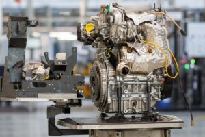La France et la Chine dans une alliance inédite créent l'un des plus puissants moteurs hybrides du monde qui développe plus de 300 chevaux